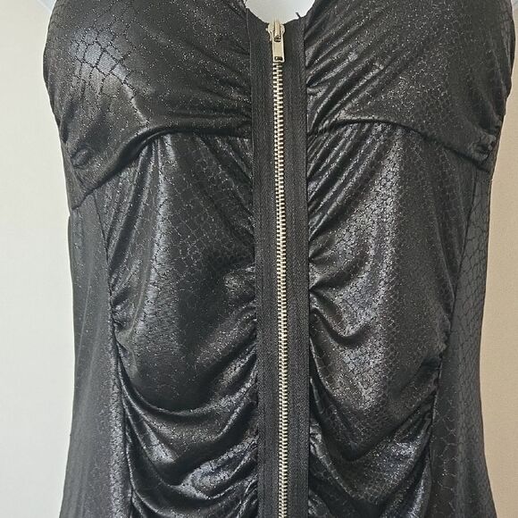 Elegant Black Halter Dress with Front Zipper - Picture 2 of 3